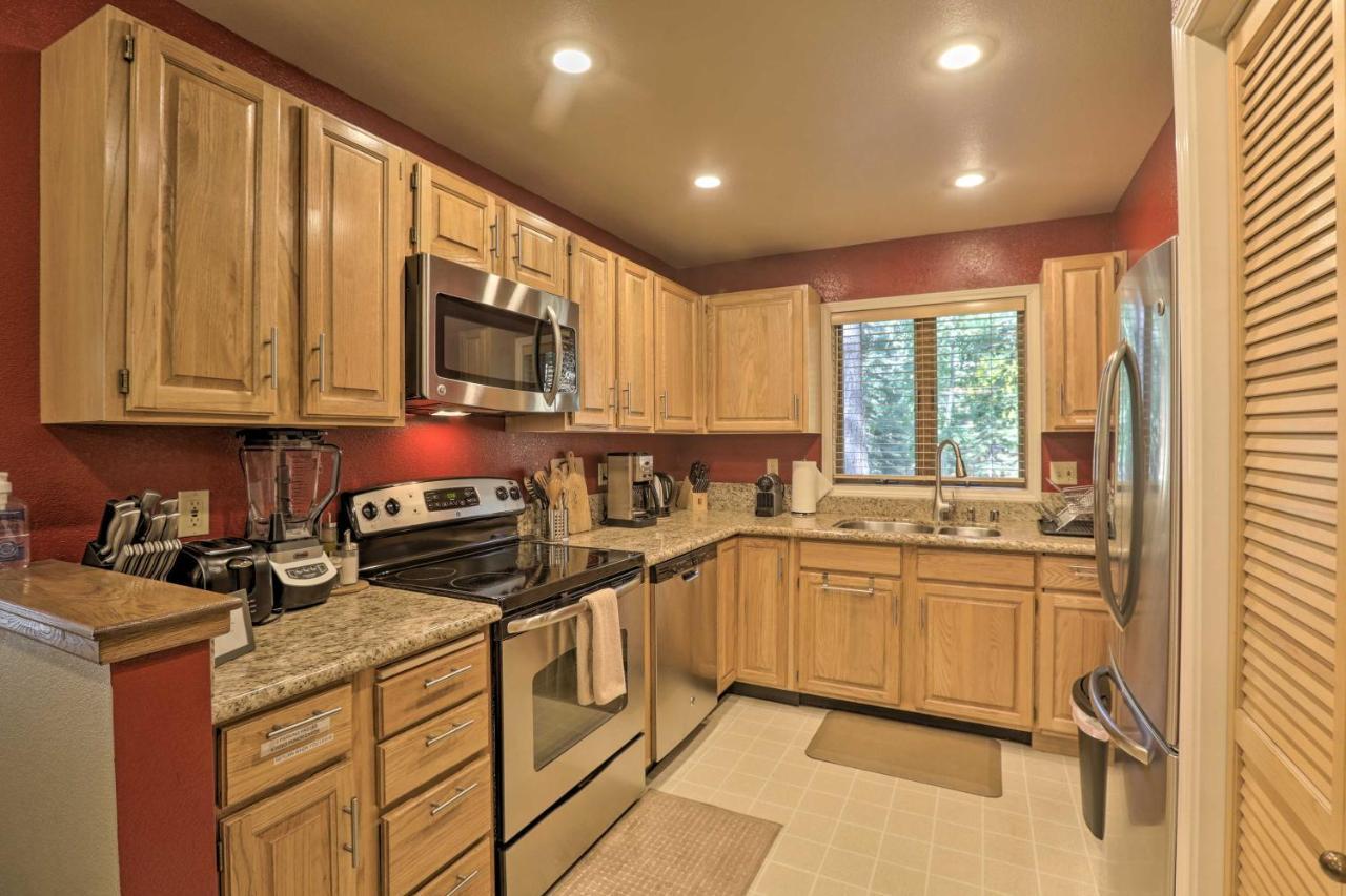 Corner-Unit Condo With Grill Walk To Lake Tahoe! Incline Village Dış mekan fotoğraf