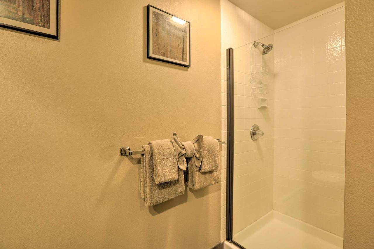 Corner-Unit Condo With Grill Walk To Lake Tahoe! Incline Village Dış mekan fotoğraf