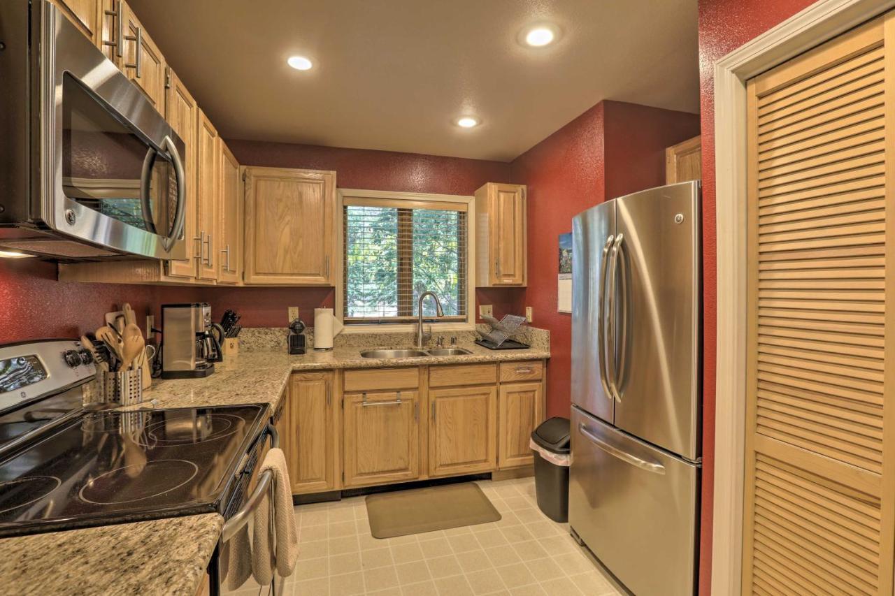 Corner-Unit Condo With Grill Walk To Lake Tahoe! Incline Village Dış mekan fotoğraf